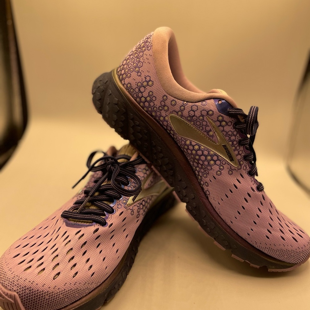 Brooks glycerin, 17